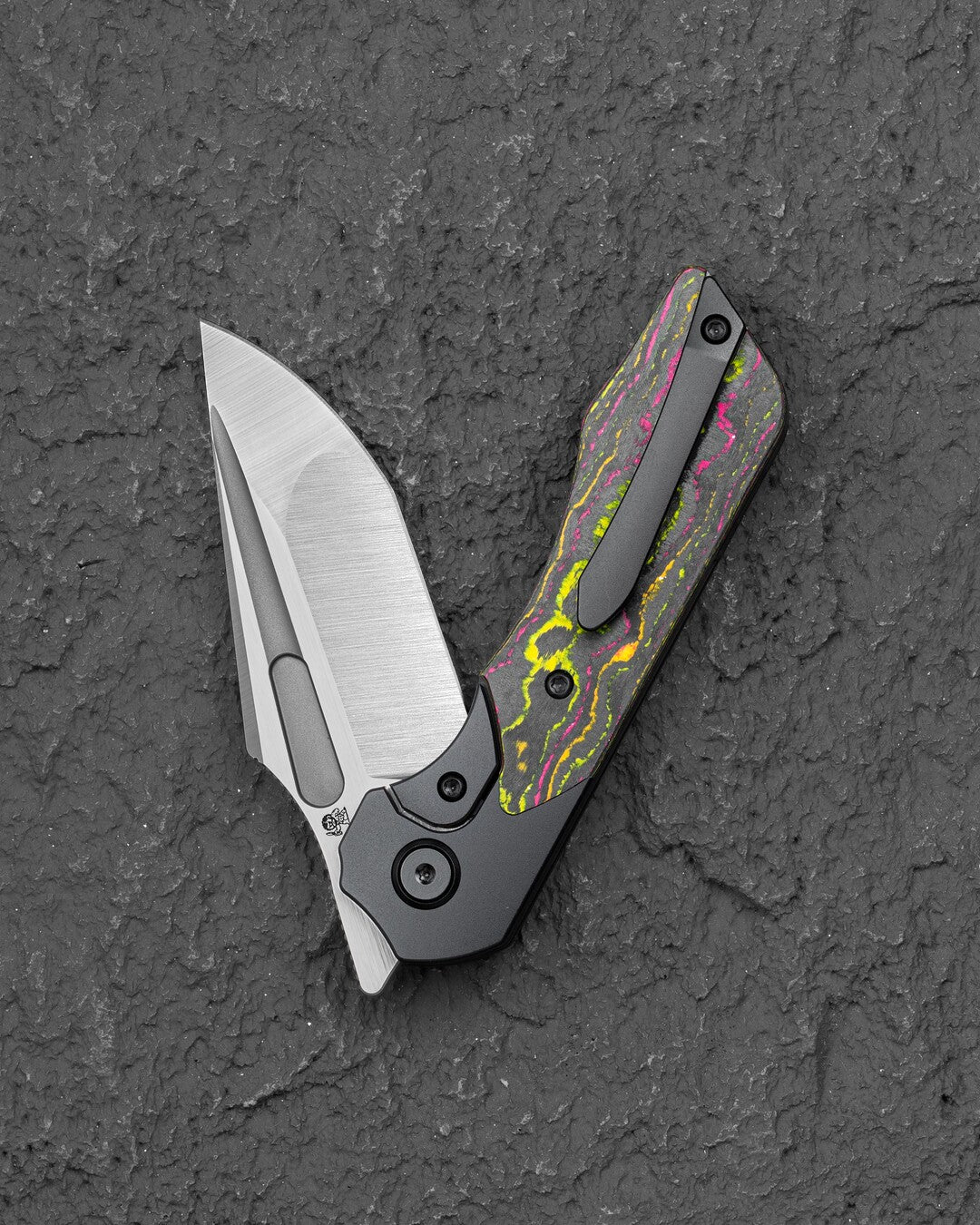 Bestech Dactyl BT2608D Magnacut Blade Titanium with Carbon Fiber Handle Bolster Frame Lock Folding Knife