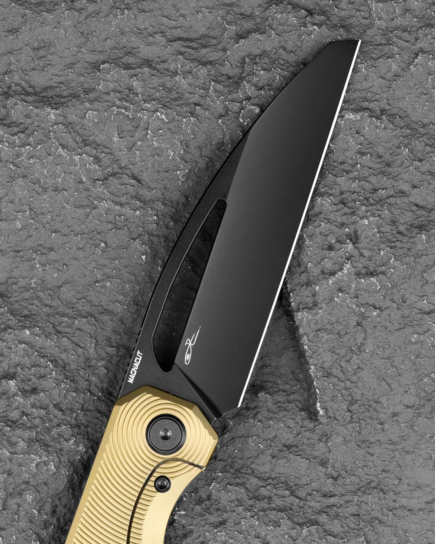 Bestech Taipan BT2503B MagnaCut Blade Titanium Handle Frame Lock Folding Knife