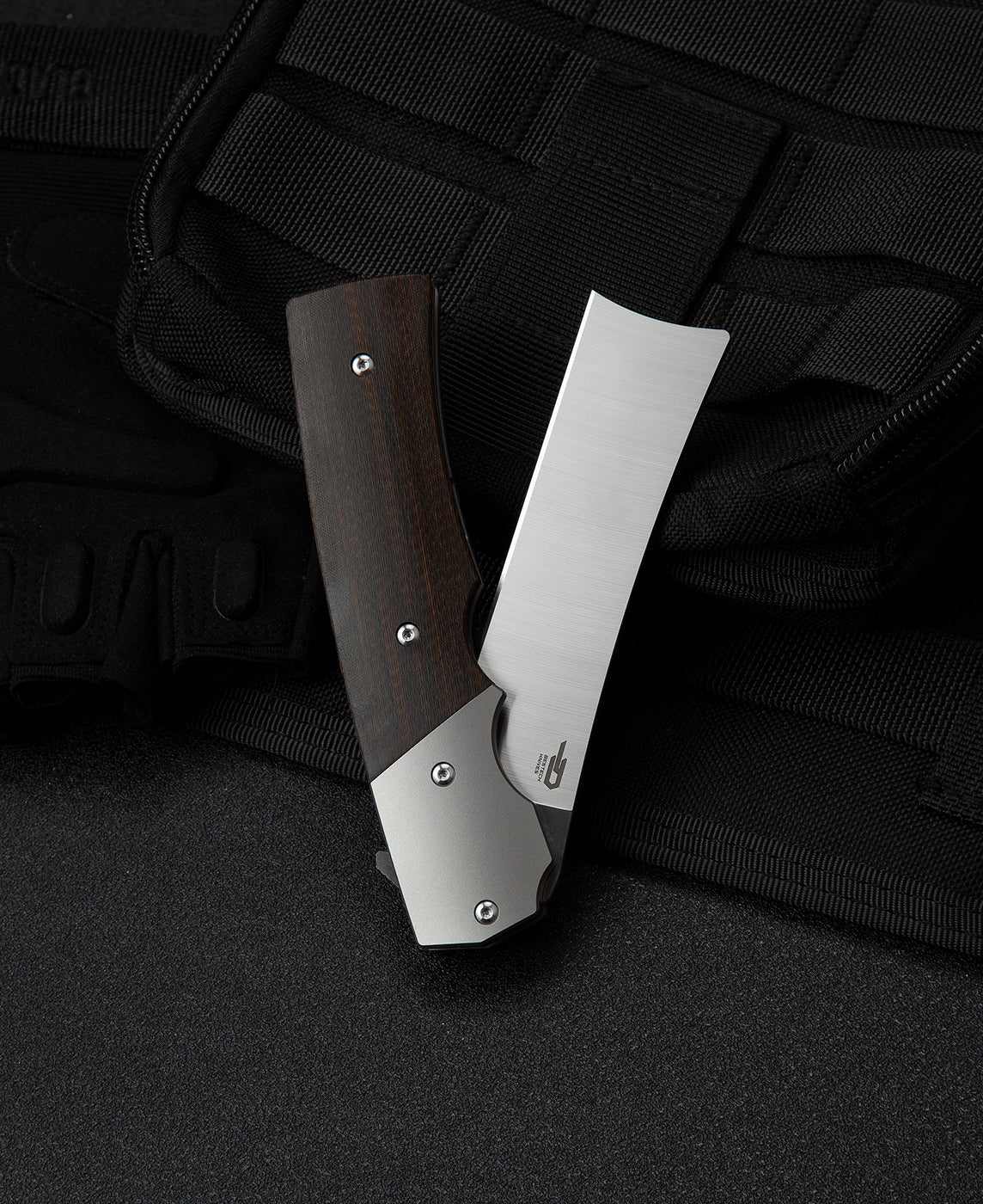 Bestech Spanish Tip Razor BT2101A M390 Blade Titanium+Carbon Fiber Handle Frame Lock Folding Knife