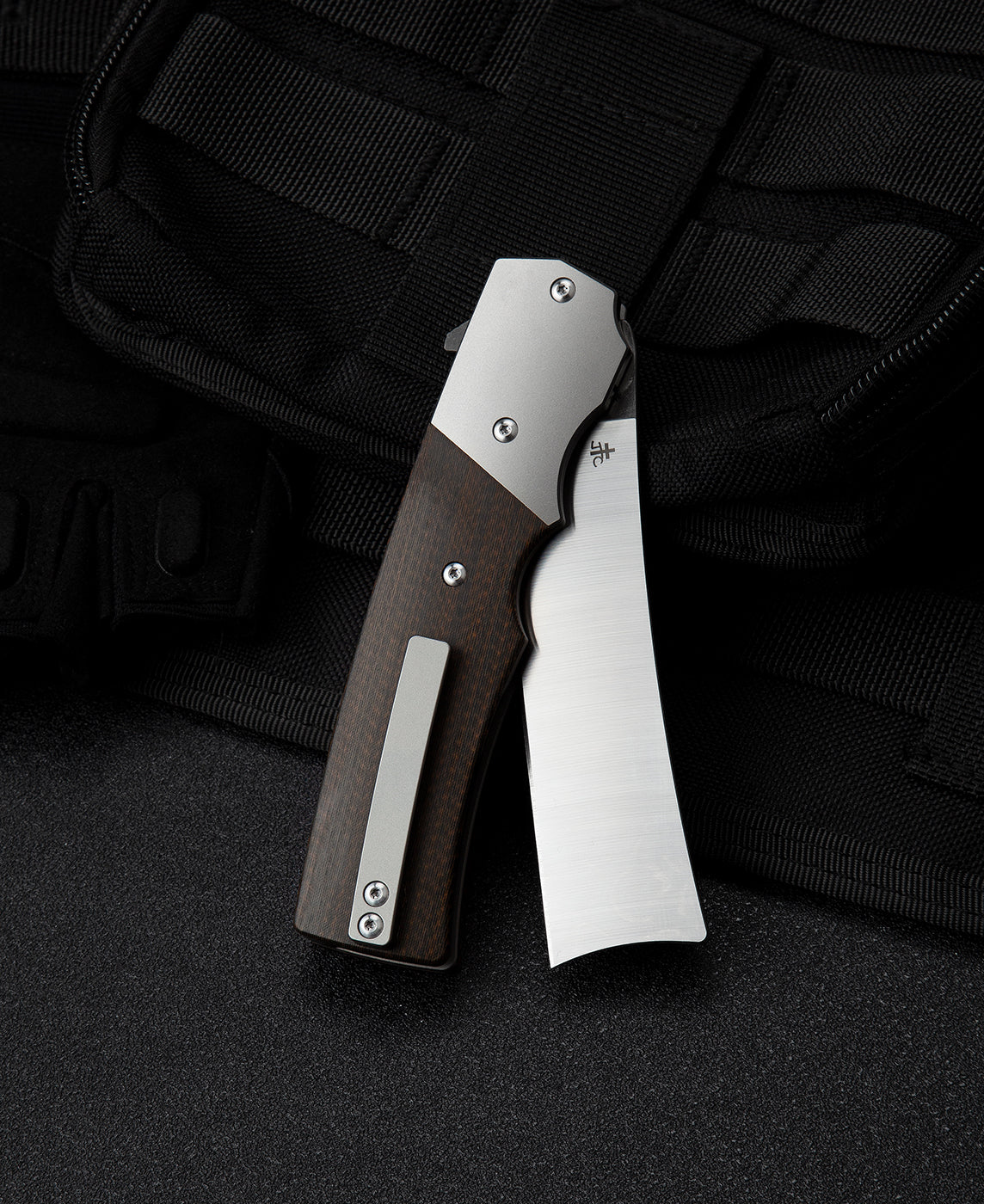 Bestech Spanish Tip Razor BT2101A M390 Blade Titanium+Carbon Fiber Handle Frame Lock Folding Knife