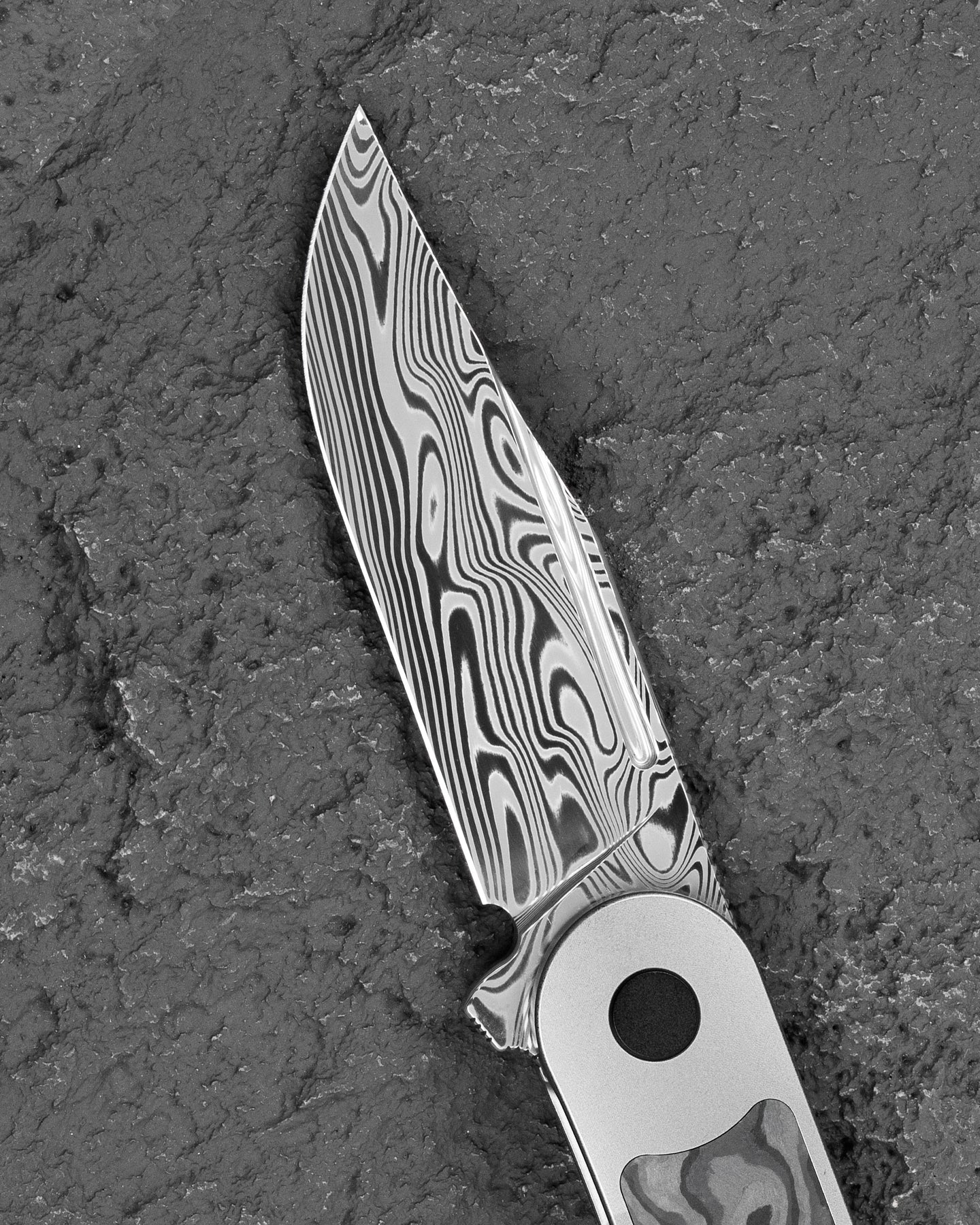 Bestech Vestige BT2411E Damascus Blade Titanium+Carbon Fiber Handle Frame Lock Folding Knife