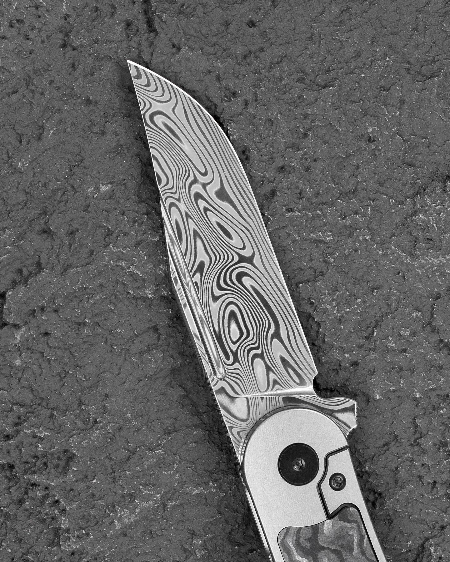 Bestech Vestige BT2411E Damascus Blade Titanium+Carbon Fiber Handle Frame Lock Folding Knife