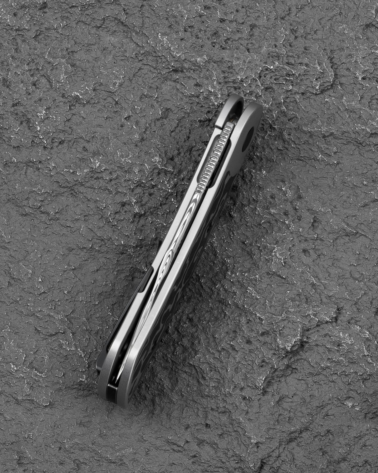 Bestech Vestige BT2411E Damascus Blade Titanium+Carbon Fiber Handle Frame Lock Folding Knife