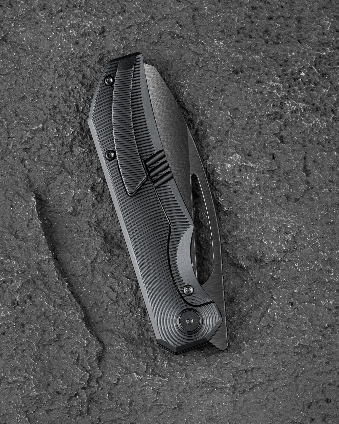 Bestech Taipan BT2503E-L (Left-Hand Version) Hollow Grinds MagnaCut Blade Titanium Handle Frame Lock Folding Knife