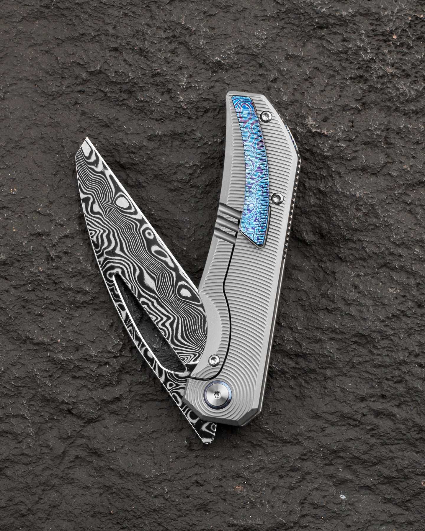 Navaja plegable Bestech Taipan BT2503G con hoja de Damasco y mango de titanio y Timascus con cierre Frame Lock