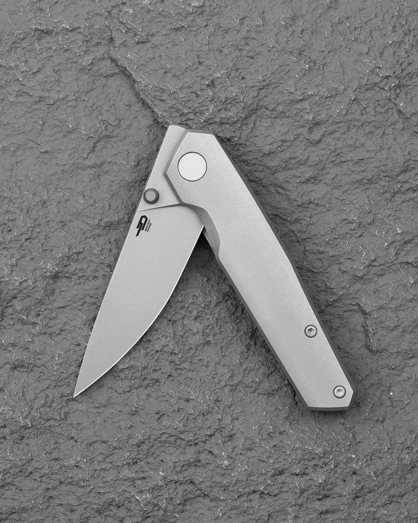 Bestech VK-KUZE BT2504B MagnaCut Blade Titanium Handle Frame Lock Folding Knife
