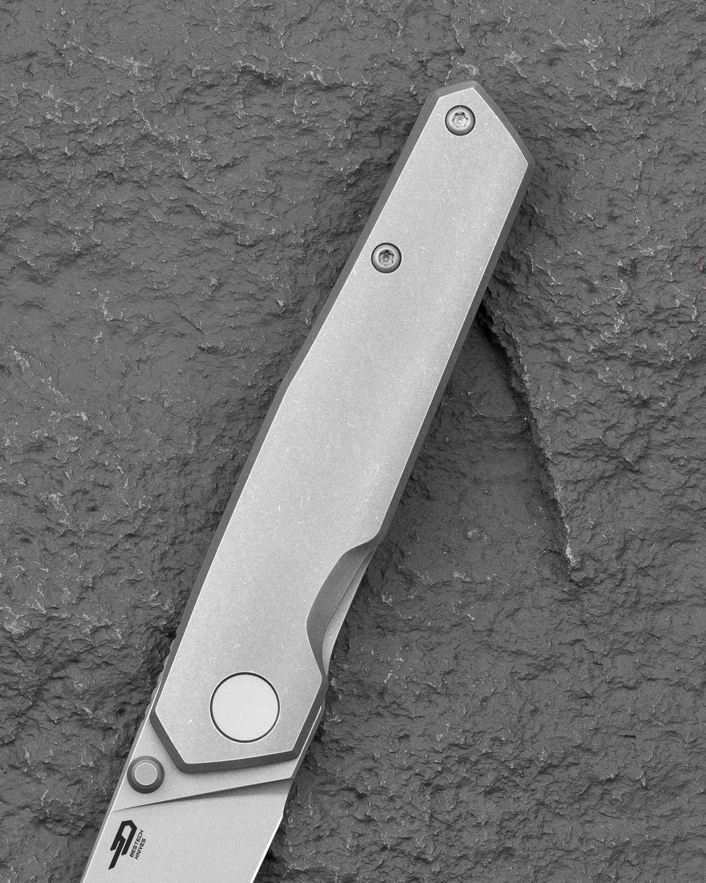 Bestech VK-KUZE BT2504B MagnaCut Blade Titanium Handle Frame Lock Folding Knife