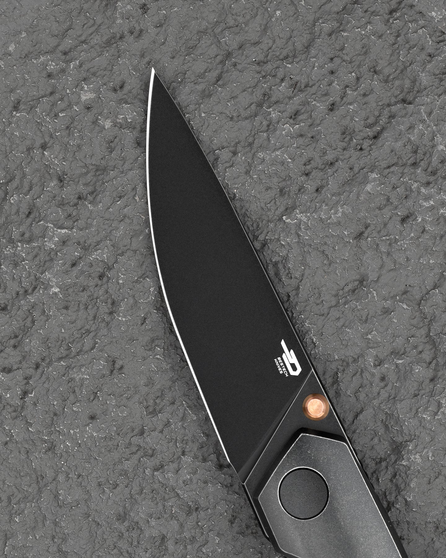 Bestech VK-KUZE BT2504C MagnaCut Blade Titanium Handle Frame Lock Folding Knife