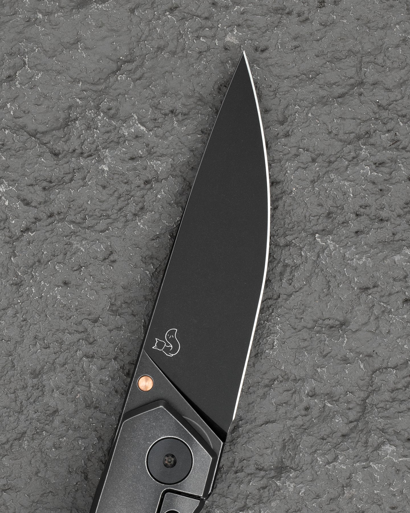 Bestech VK-KUZE BT2504C MagnaCut Blade Titanium Handle Frame Lock Folding Knife