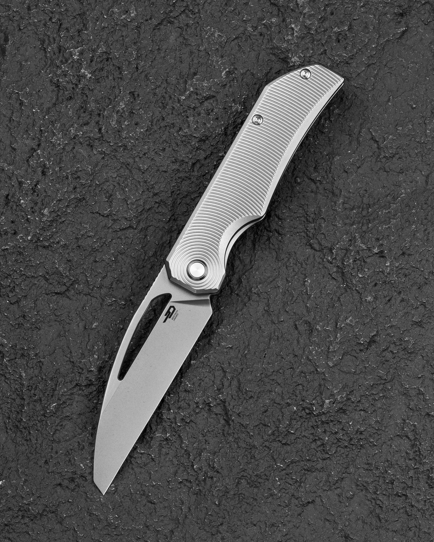 Navaja Plegable Bestech Mini Taipan BT2603A con Hoja MagnaCut y Mango de Titanio con Bloqueo de Bastidor