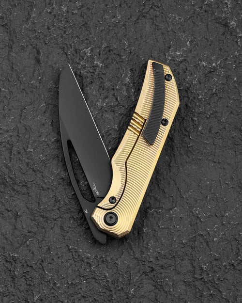 Cuchillo plegable Bestech Mini Taipan BT2603B con hoja MagnaCut y mango de titanio con bloqueo de marco