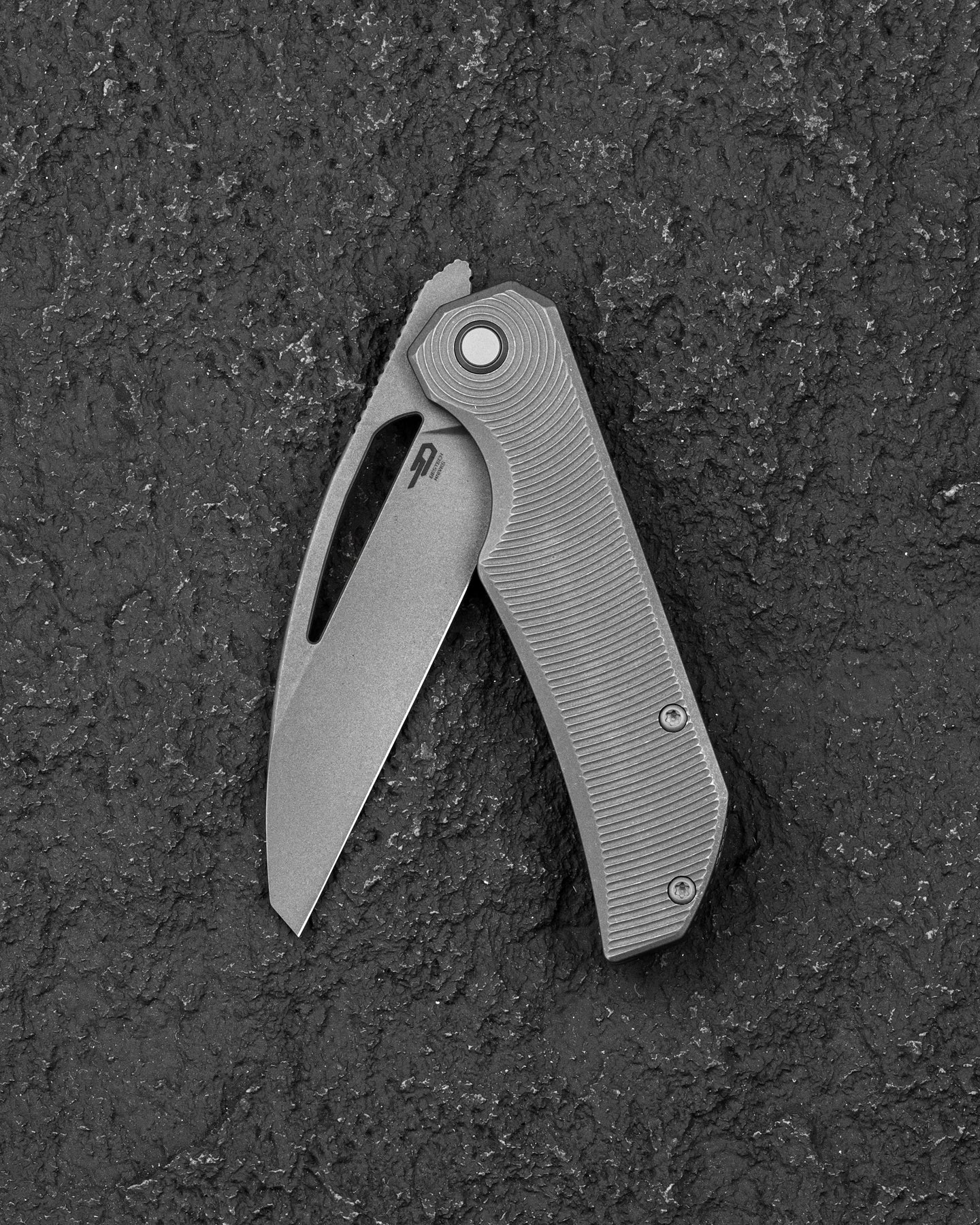 Navaja plegable Bestech Mini Taipan BT2603F con hoja MagnaCut y bloqueo de marco de titanio