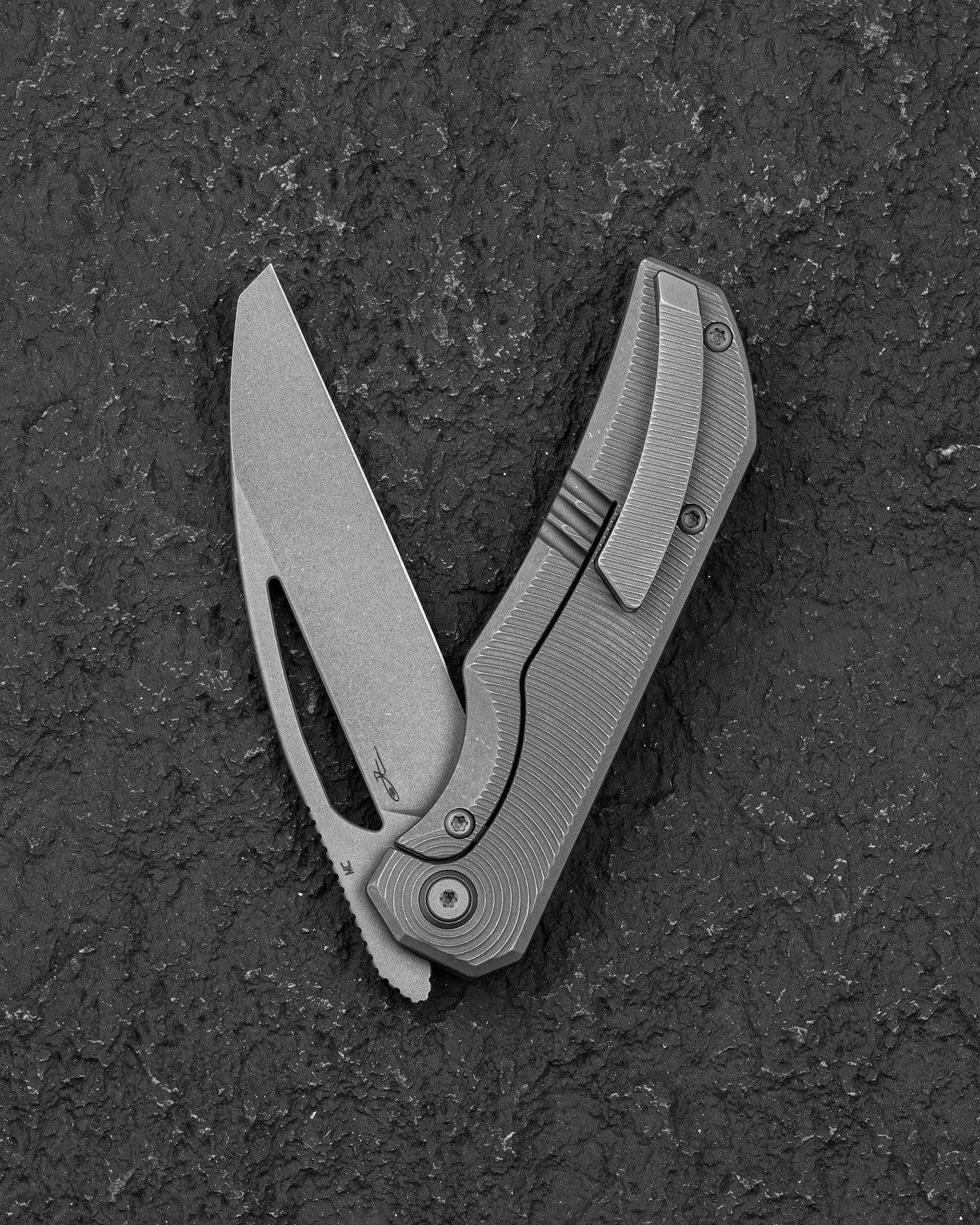 Navaja plegable Bestech Mini Taipan BT2603F con hoja MagnaCut y bloqueo de marco de titanio