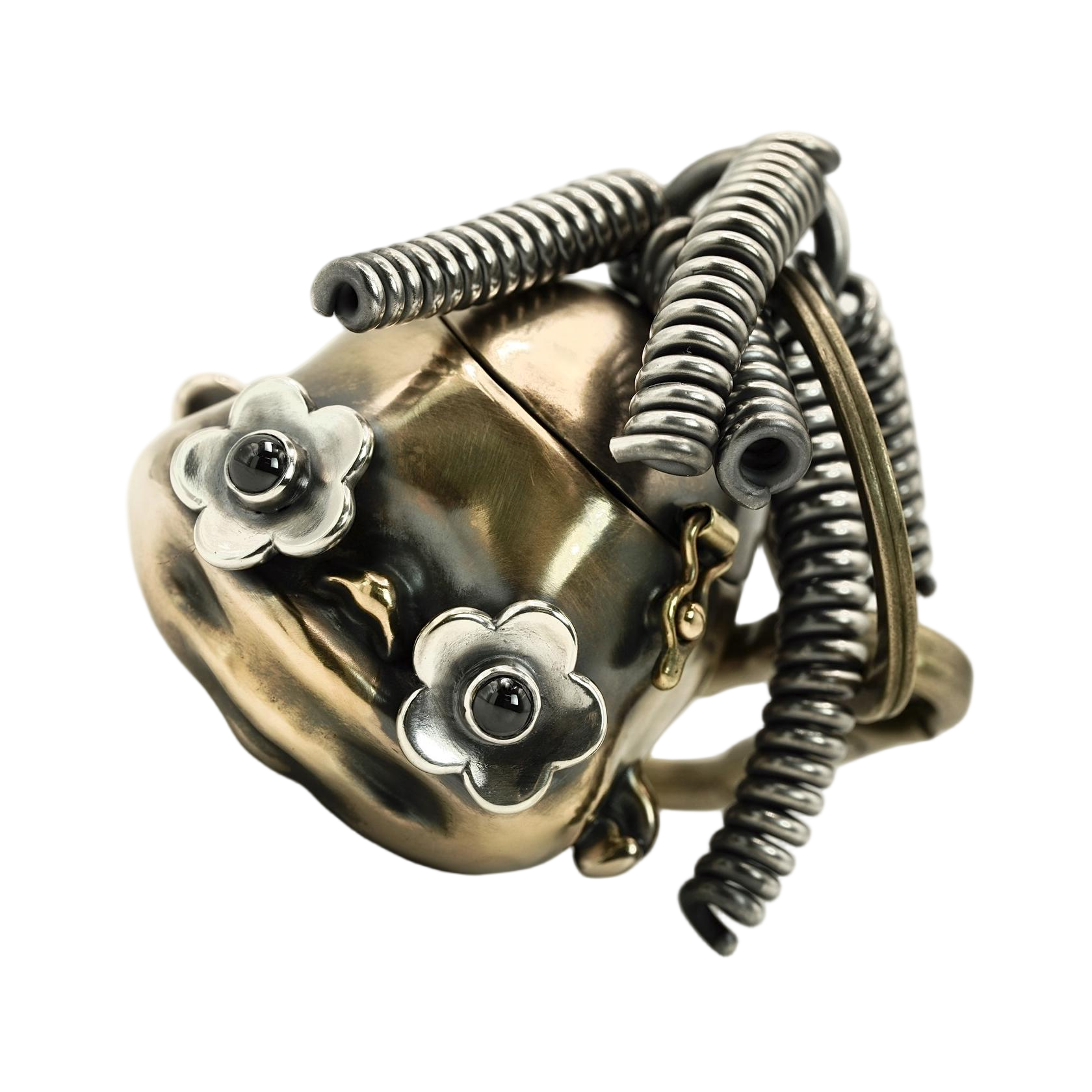 BeanArtMetal Doll-shaped jewelry box medicine box Handmake Brass Silver stainless steel Metal