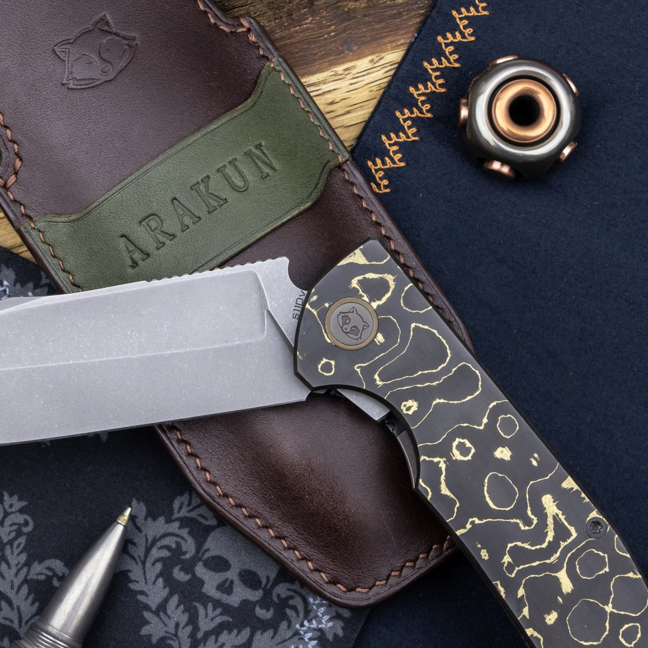 Arakun knives Antago Flipper S110V Blade CamoGold CF Handle Frame Lock