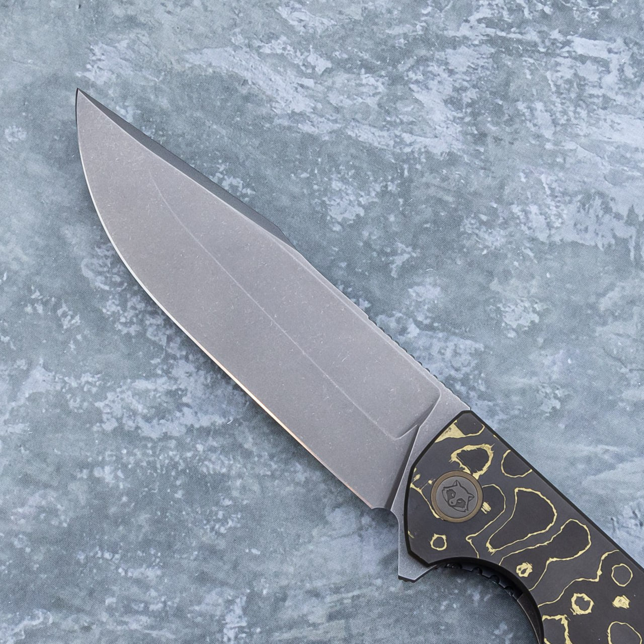 Arakun knives Antago Flipper S110V Blade CamoGold CF Handle Frame Lock