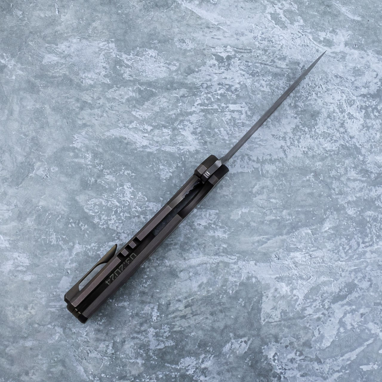 Arakun knives Antago Flipper S110V Blade CamoGold CF Handle Frame Lock