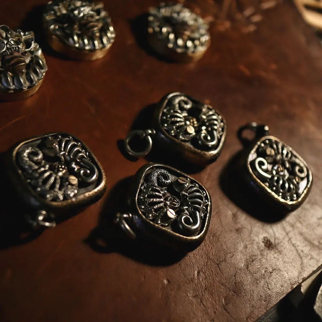 Phase objects Chameleons WorryStone Customized Bottle Opener