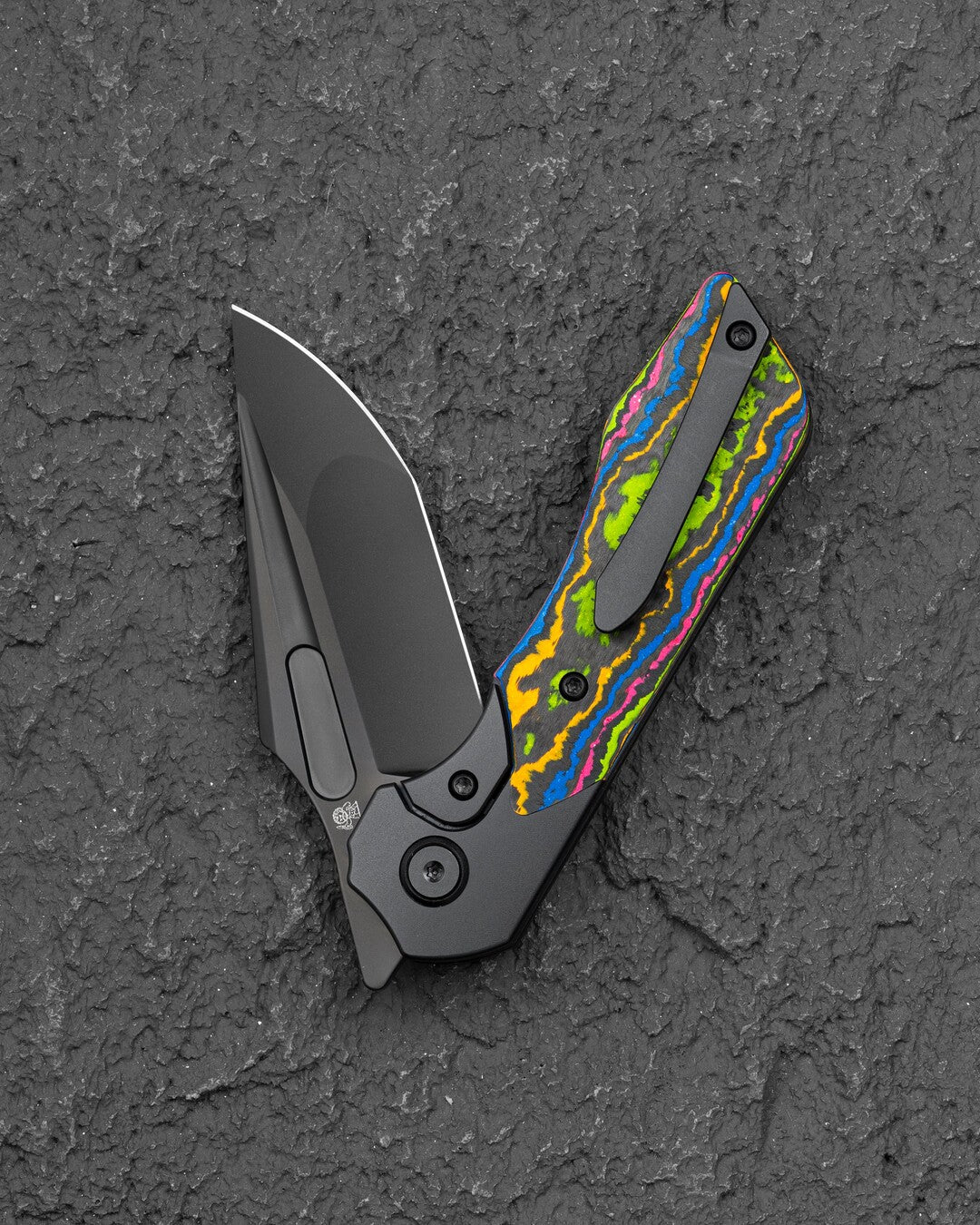 Bestech Dactyl BT2608F Magnacut Blade Titanium with Carbon Fiber Handle Bolster Frame Lock Folding Knife
