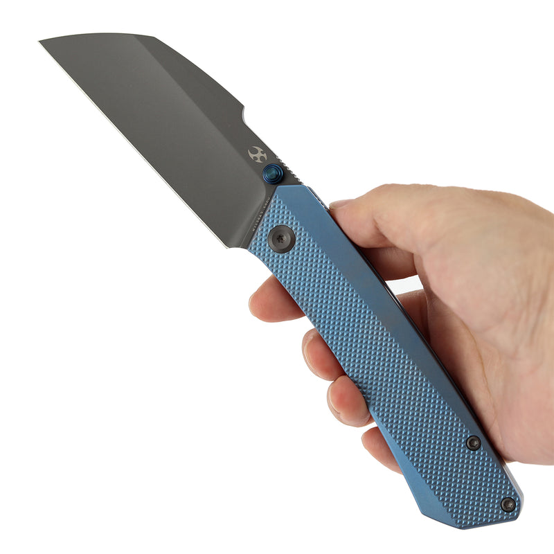 Navaja plegable Kansept Contra K1139A3 con hoja CPM-S90V y mango de titanio anodizado azul con cierre de marco