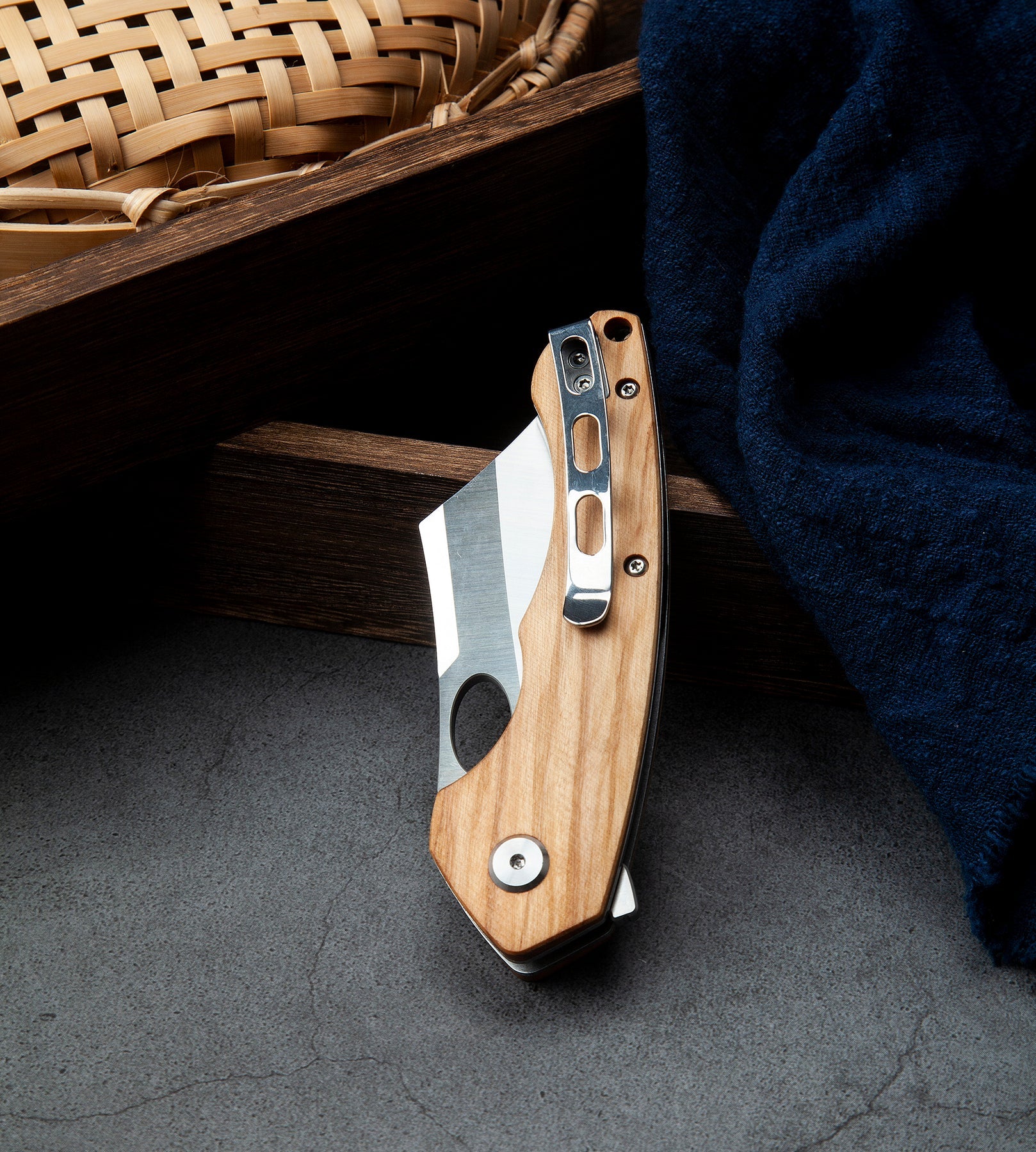 Bestech Skirmish BL06B 154CM Blade Olivewood Handle Liner Lock Folding Knife