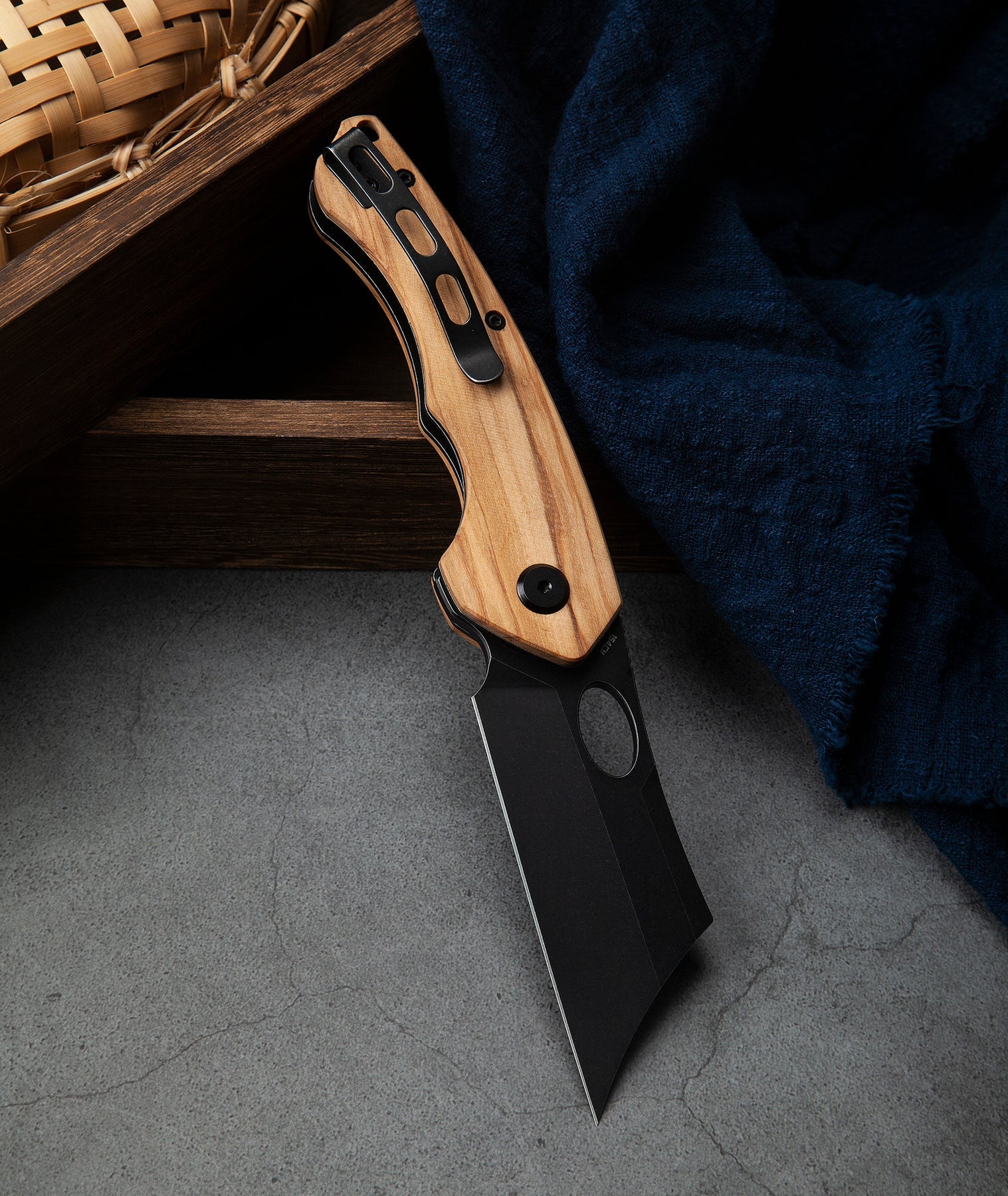 Bestech Skirmish BL06C 154CM Blade Olivewood Handle Liner Lock Folding Knife