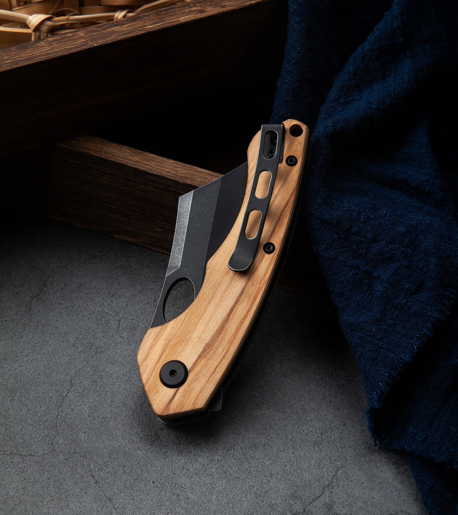 Bestech Skirmish BL06C 154CM Blade Olivewood Handle Liner Lock Folding Knife