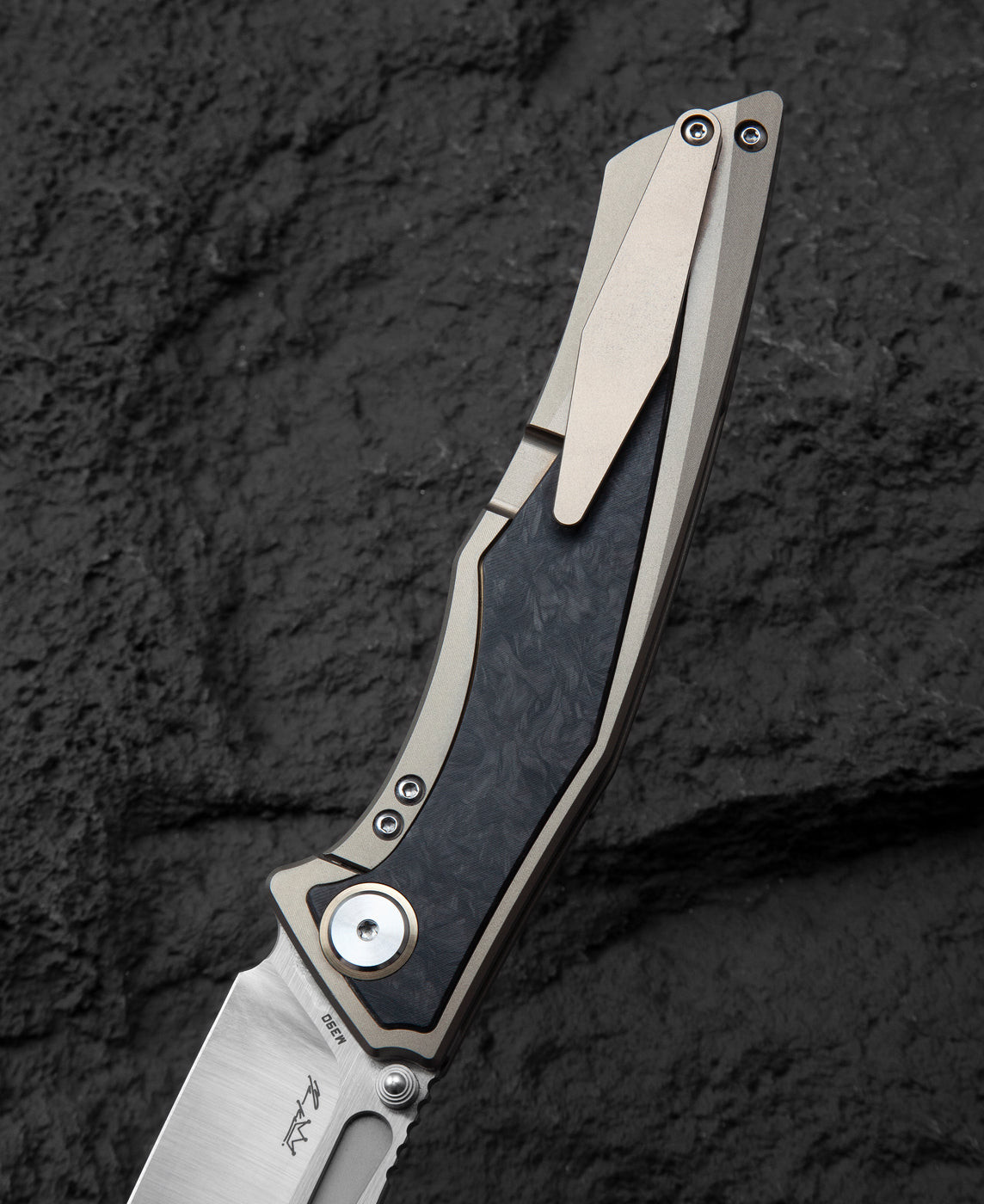 Bestech Togatta BT2102F M390 Blade Titanium+Carbon Fiber Inlay Handle Frame Lock Folding Knife