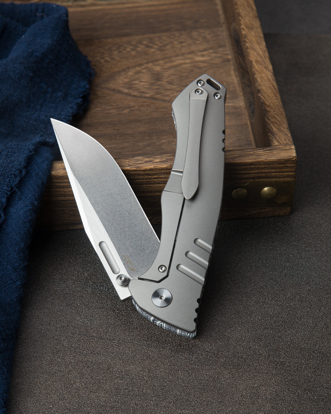 Bestech Keen II BT2301C CPM-S35VN Blade Black white G10+Titanium Handle Frame Lock Folding Knife