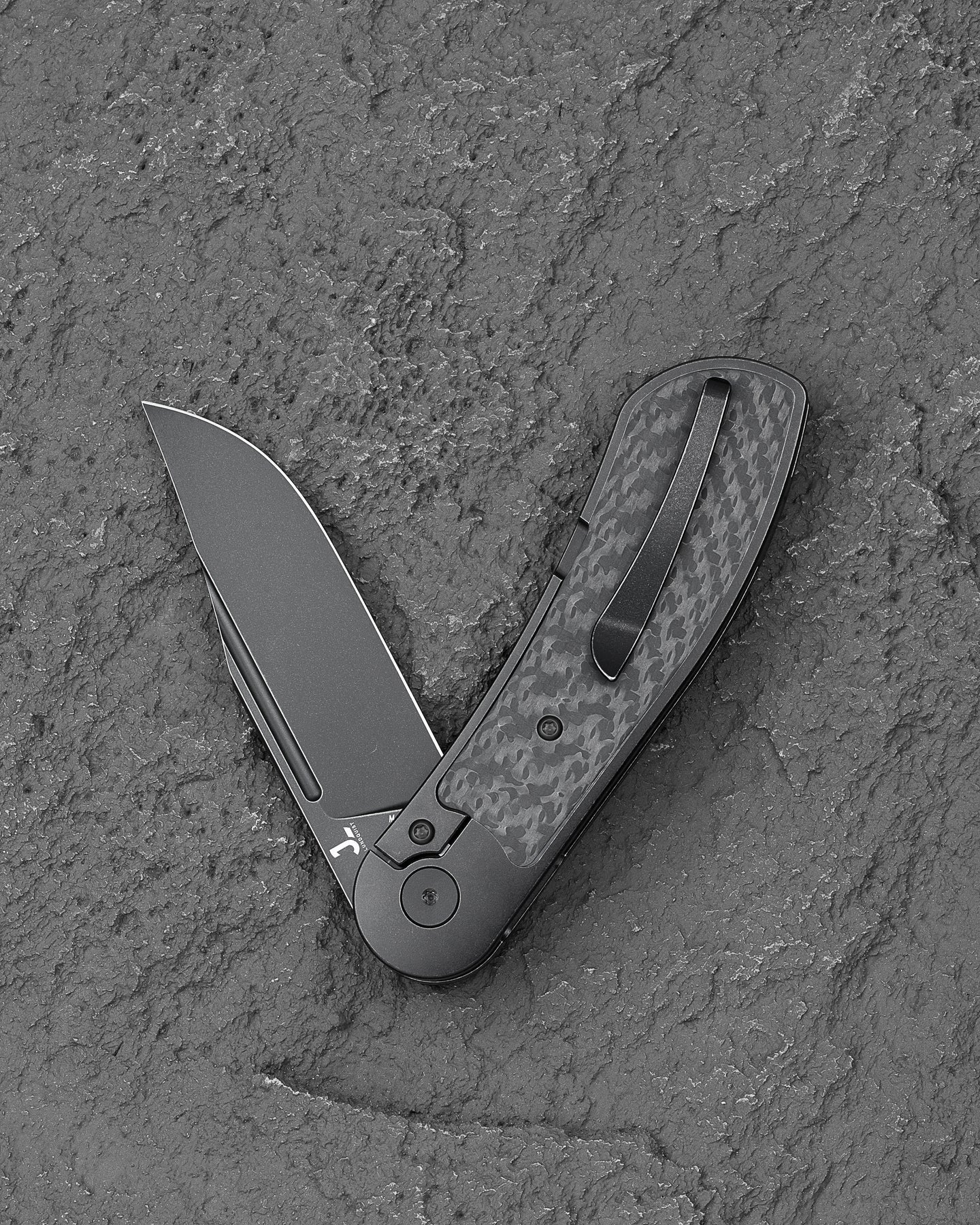 Bestech Vestige BT2411D MagnaCut Blade Titanium+Carbon Fiber Handle Frame Lock Folding Knife