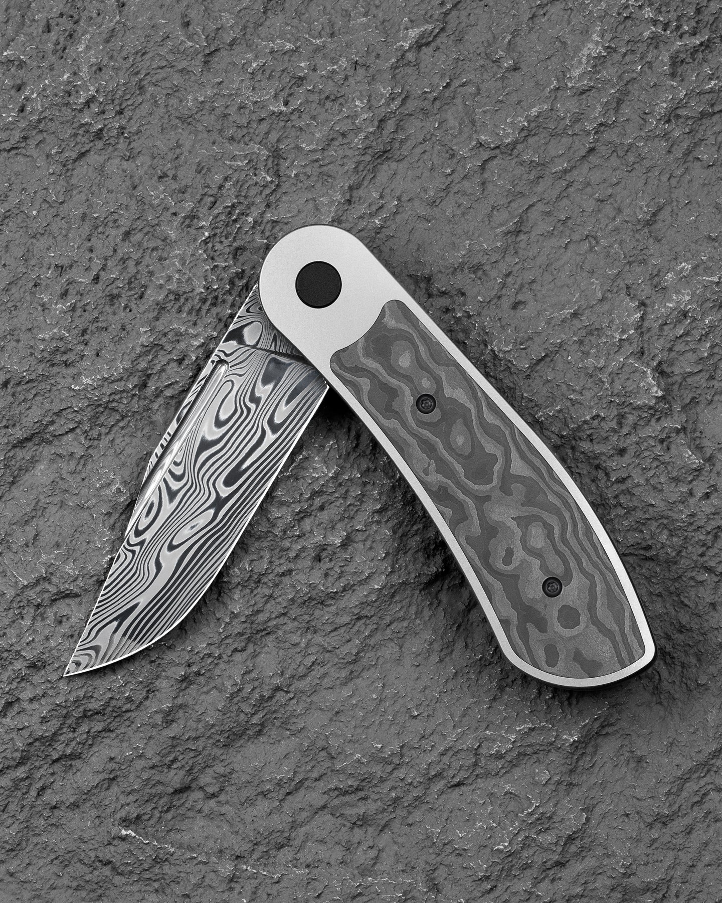 Bestech Vestige BT2411E Damascus Blade Titanium+Carbon Fiber Handle Frame Lock Folding Knife