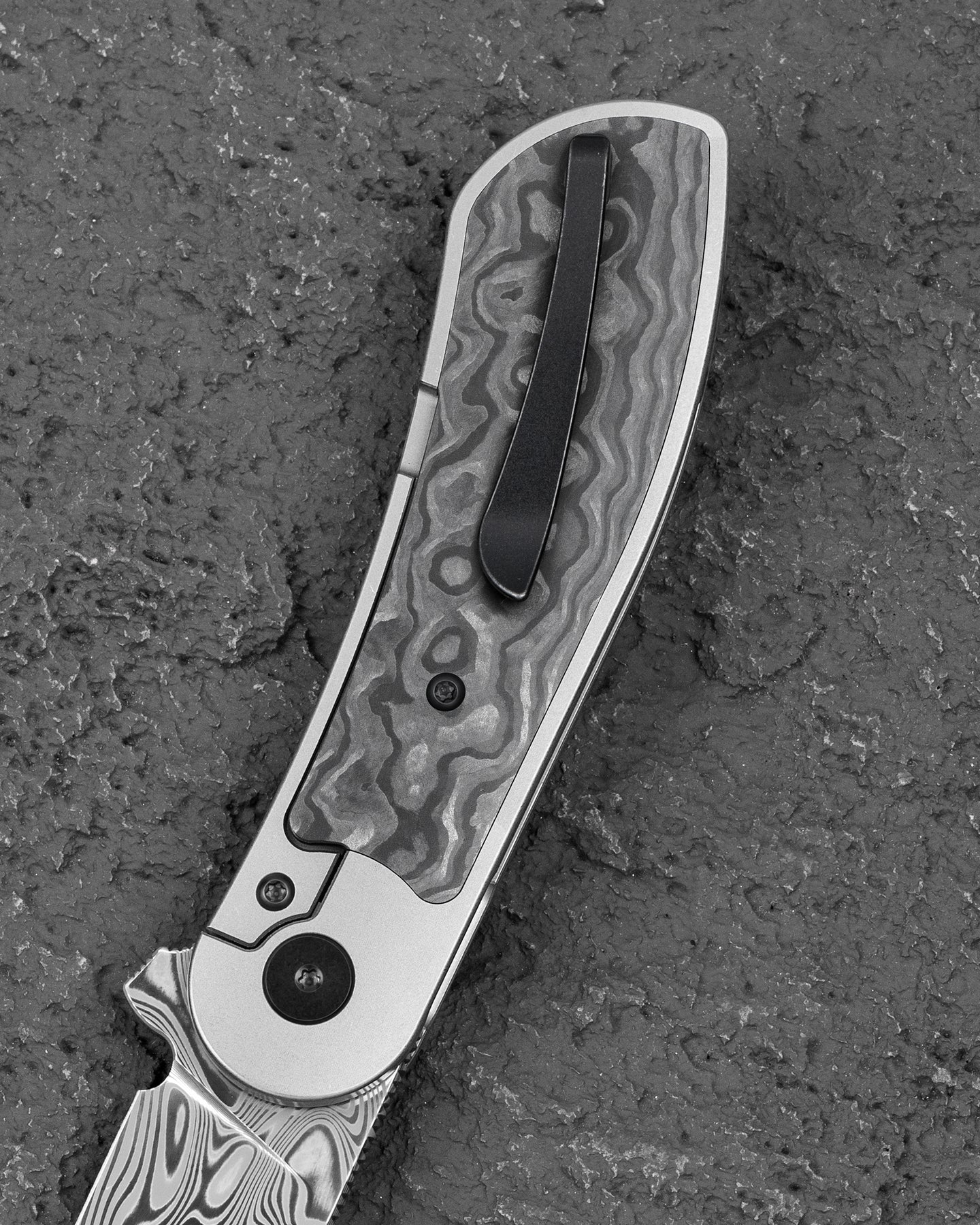 Bestech Vestige BT2411E Damascus Blade Titanium+Carbon Fiber Handle Frame Lock Folding Knife