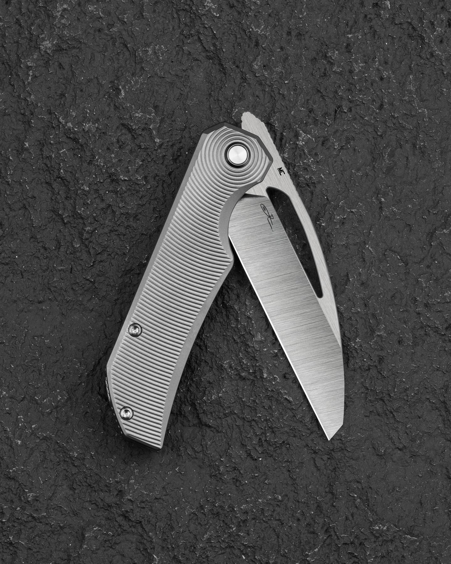 Navaja Plegable Bestech Mini Taipan BT2603C-L con Hoja MagnaCut y Mango de Titanio con Bloqueo de Marco