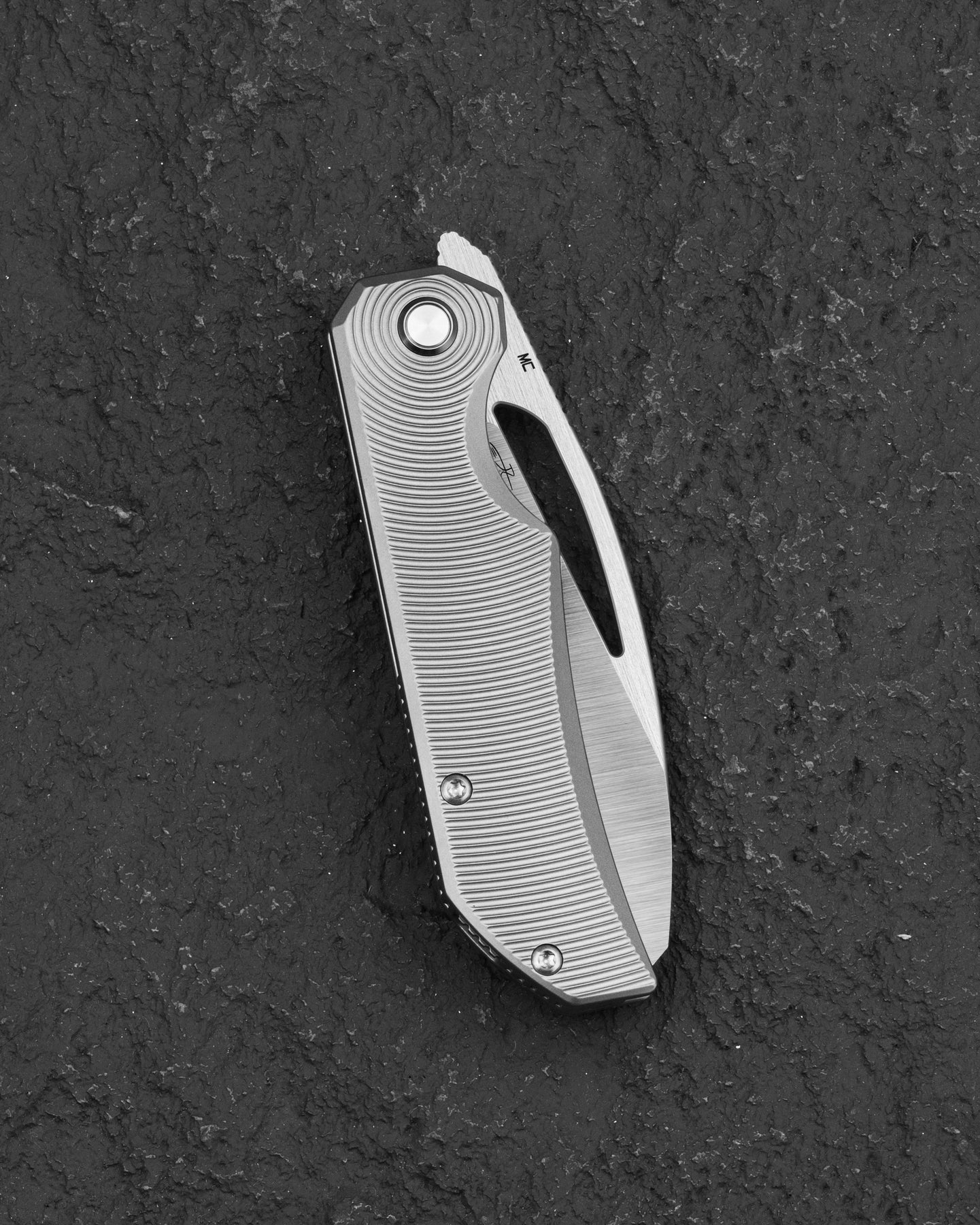 Navaja Plegable Bestech Mini Taipan BT2603C-L con Hoja MagnaCut y Mango de Titanio con Bloqueo de Marco