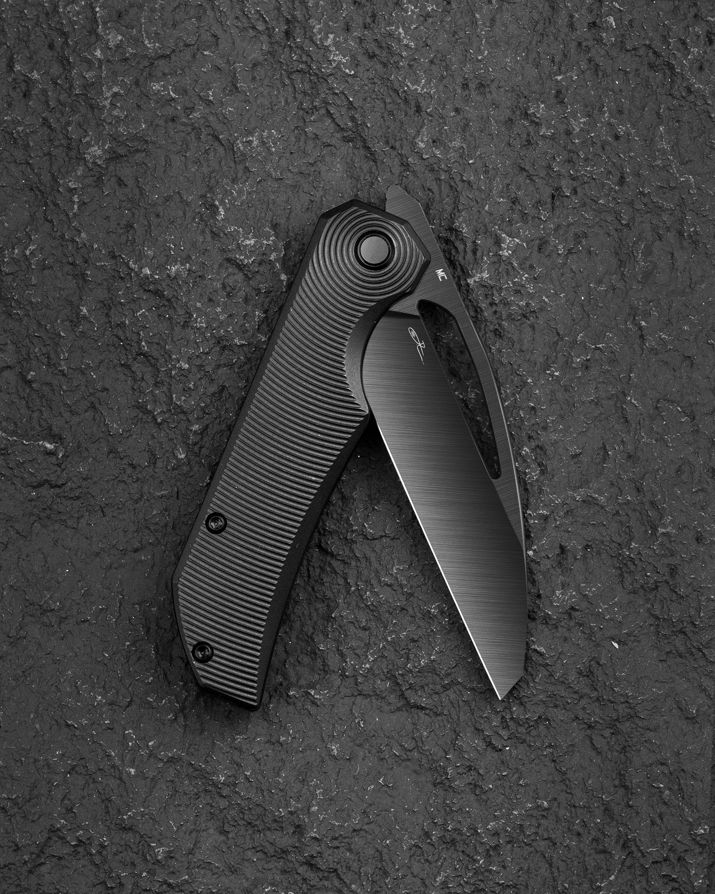 Navaja plegable Bestech Mini Taipan BT2603E-L con hoja MagnaCut y mango de titanio con bloqueo de armazón