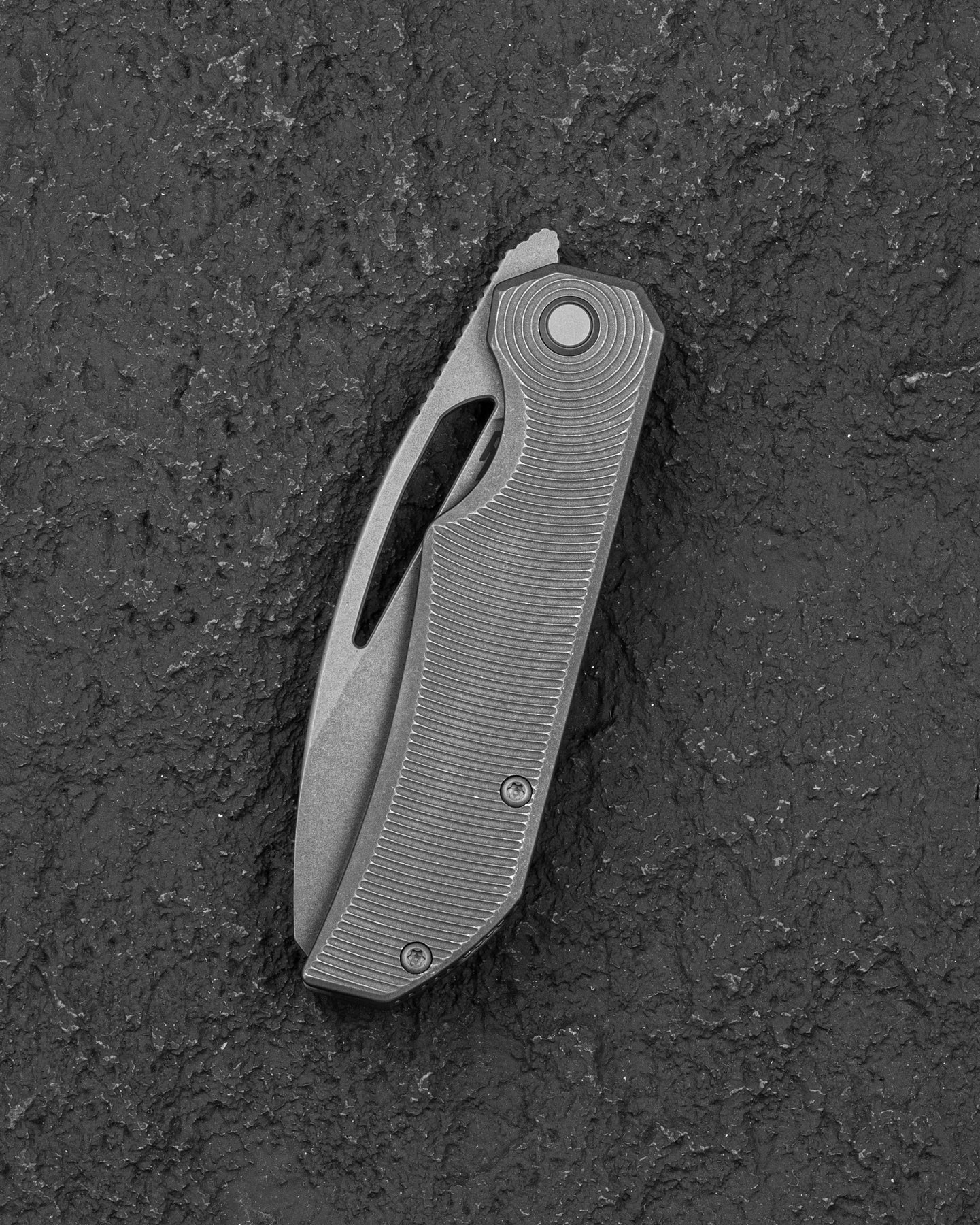 Navaja plegable Bestech Mini Taipan BT2603F con hoja MagnaCut y bloqueo de marco de titanio