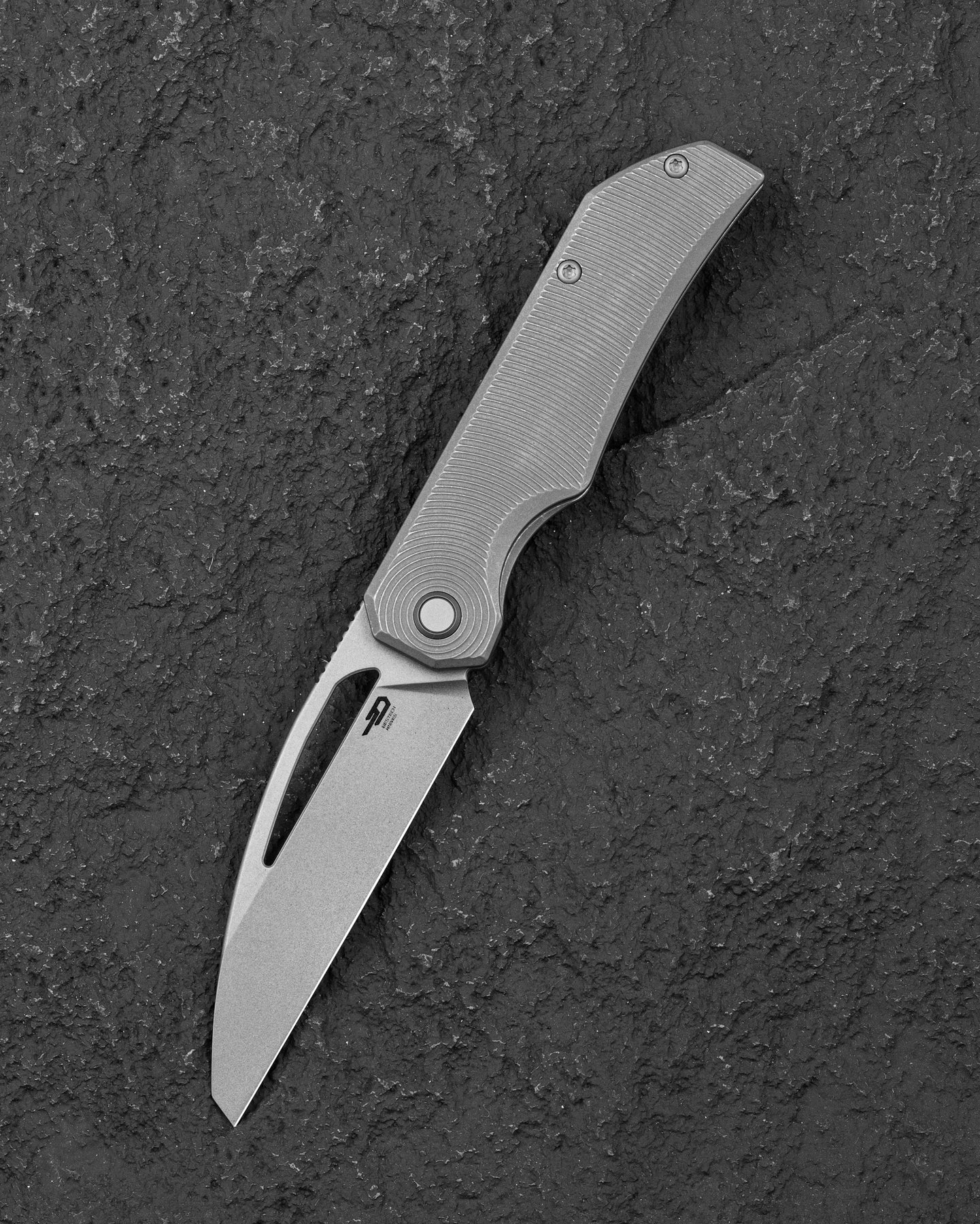 Navaja plegable Bestech Mini Taipan BT2603F con hoja MagnaCut y bloqueo de marco de titanio