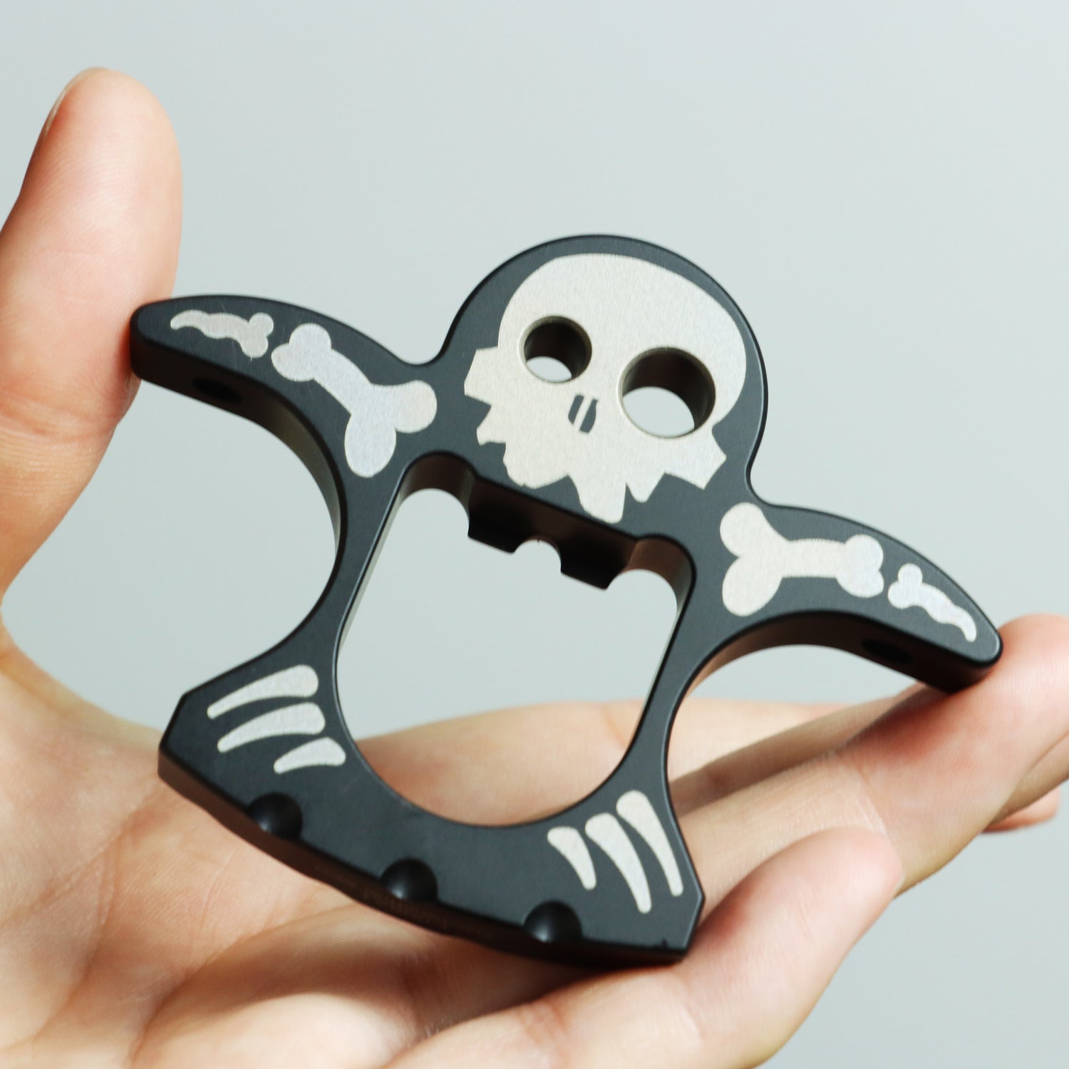 Kansept EDC Flaschenöffner Geist C009A1 Bottle Opener – Titanium Build with Lazered Ghost Pattern Andreas Goltz Designed| Outdoor EDC Gear