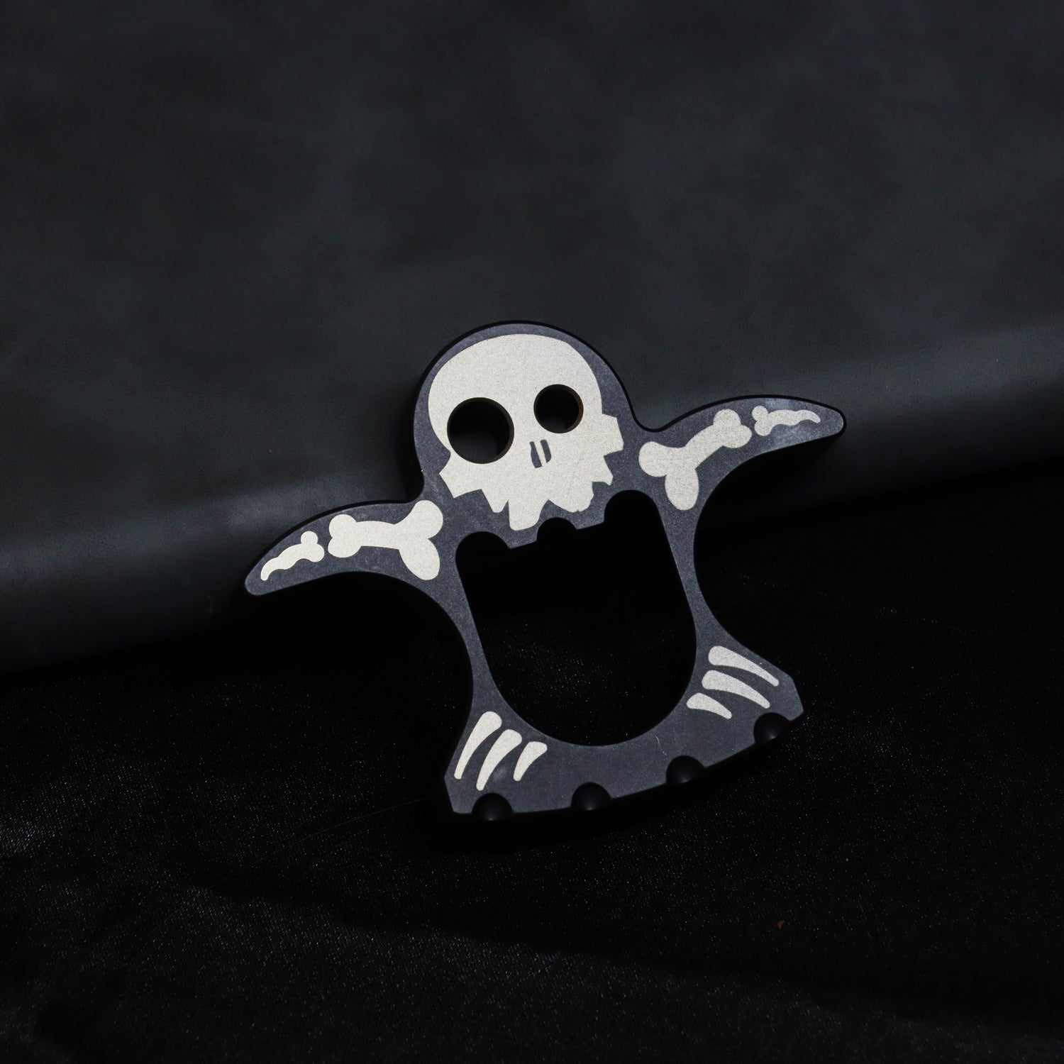 Kansept EDC Flaschenöffner Geist C009A1 Bottle Opener – Titanium Build with Lazered Ghost Pattern Andreas Goltz Designed| Outdoor EDC Gear