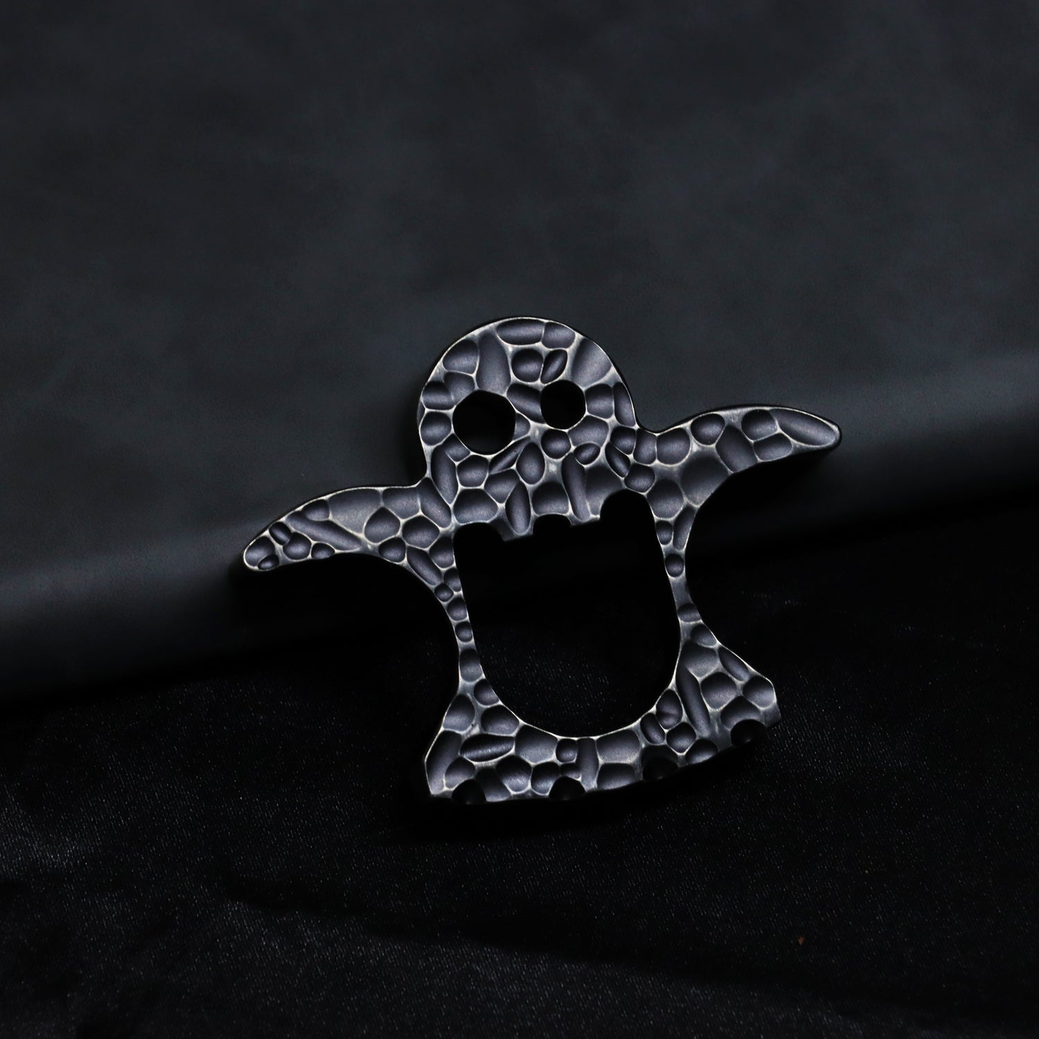 Kansept EDC Flaschenöffner Geist C009A2 Bottle Opener – Blackwash Titanium with Orange Peel Pattern Andreas Goltz Designed| Outdoor EDC Gear