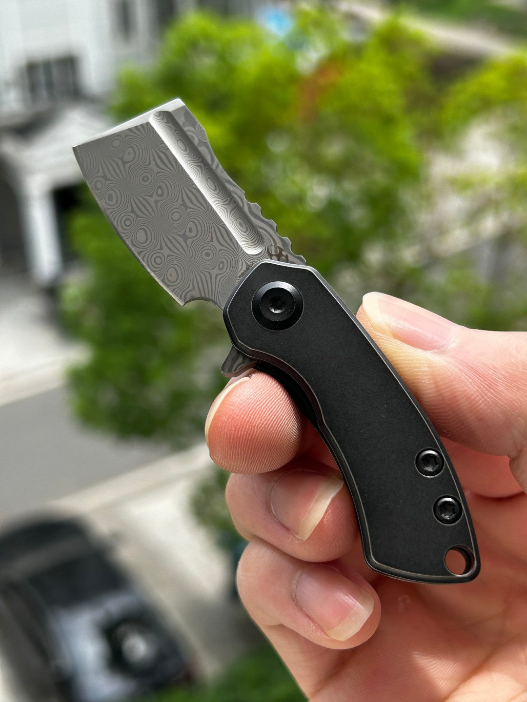 Kansept Mini Korvid K3030H1 Navaja Plegable con Bloqueo de Revestimiento, Hoja de Damasco y Mango de Titanio