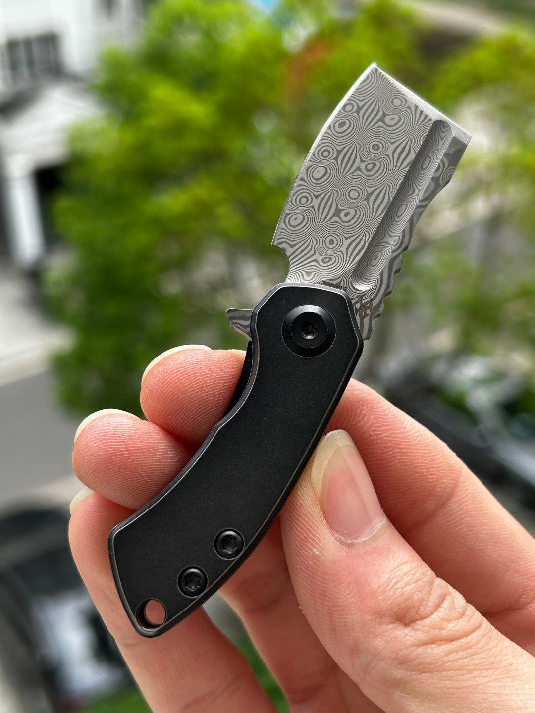 Kansept Mini Korvid K3030H1 Navaja Plegable con Bloqueo de Revestimiento, Hoja de Damasco y Mango de Titanio