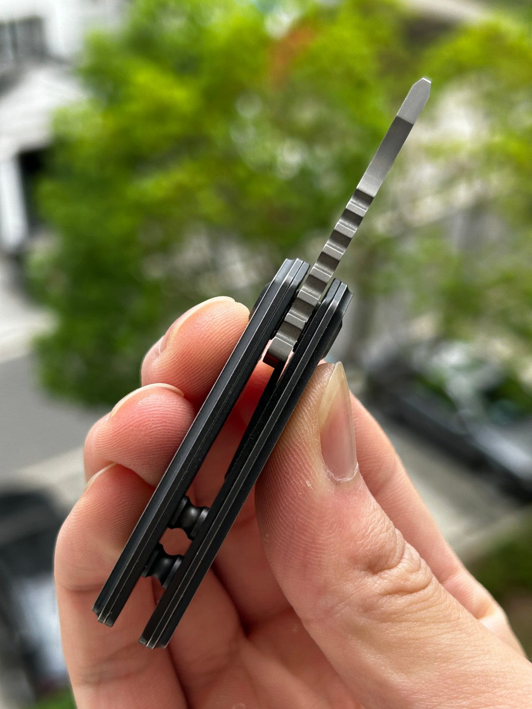 Kansept Mini Korvid K3030H1 Navaja Plegable con Bloqueo de Revestimiento, Hoja de Damasco y Mango de Titanio
